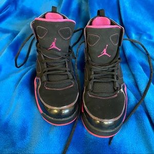 Jordan basketball black and pink size 7Y shoes